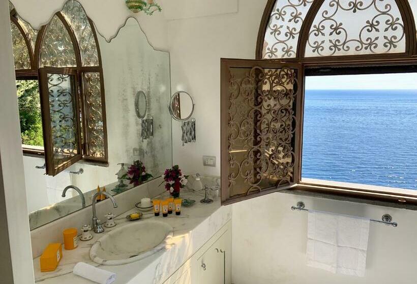 اتاق لوکس با چشم‌انداز دریا, Villa Le Baste