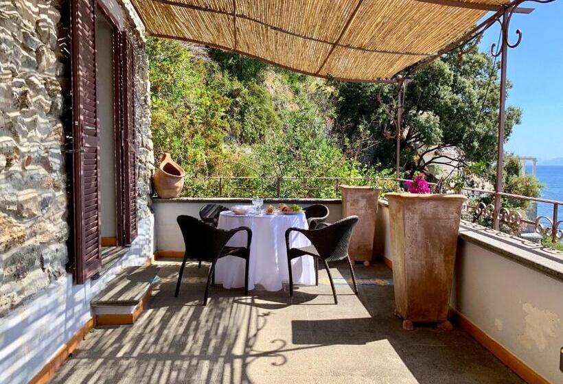 オーシャンビューデラックスルームバルコニー付き, Villa Le Baste