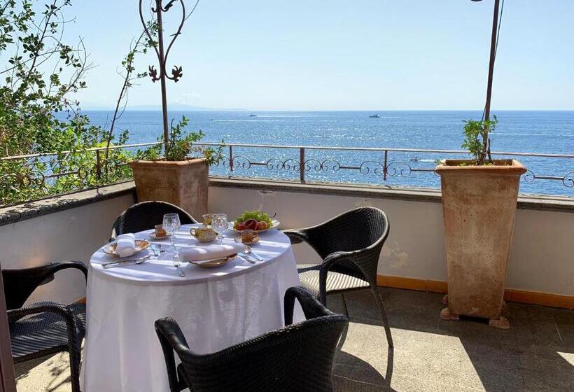 オーシャンビューデラックスルームバルコニー付き, Villa Le Baste