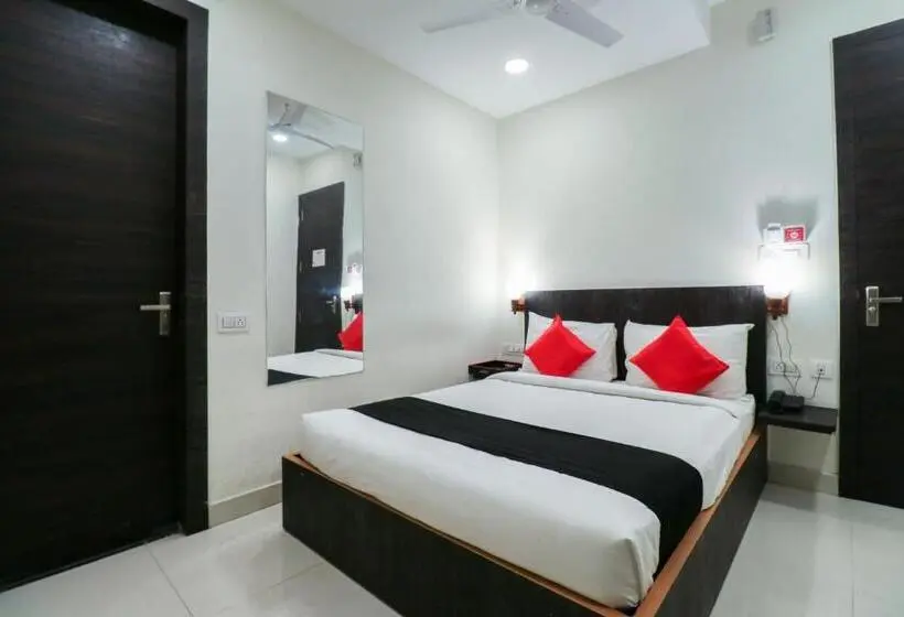 Deluxe Kolmen Hengen Huone, Capital O Gn Suites