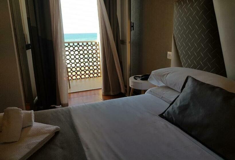 חדר סטנדרט נוף לים עם מרפסת, Tirreno