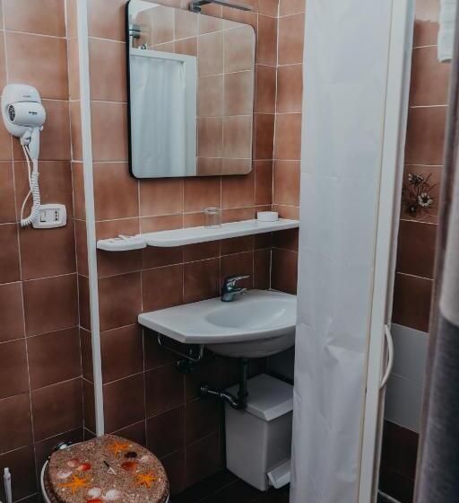 חדר אקונומי, Tirreno