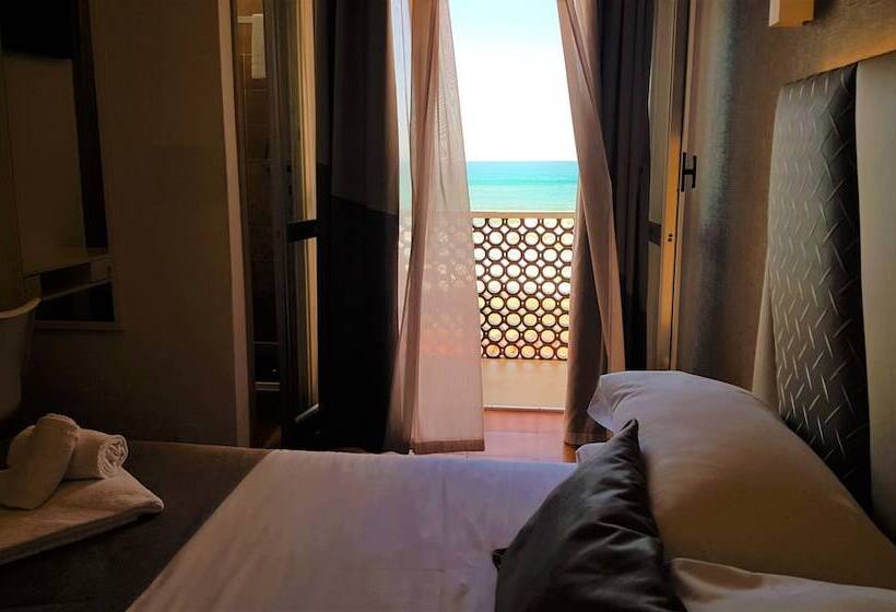 חדר סטנדרט נוף לים עם מרפסת, Tirreno