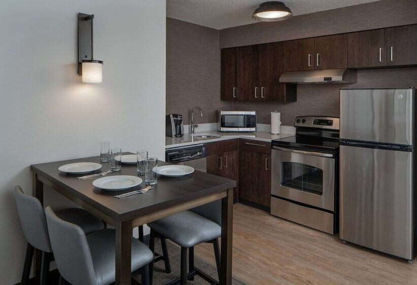 장애인을 위한 스위트, Sonesta Es Suites Fairfax Fair Lakes