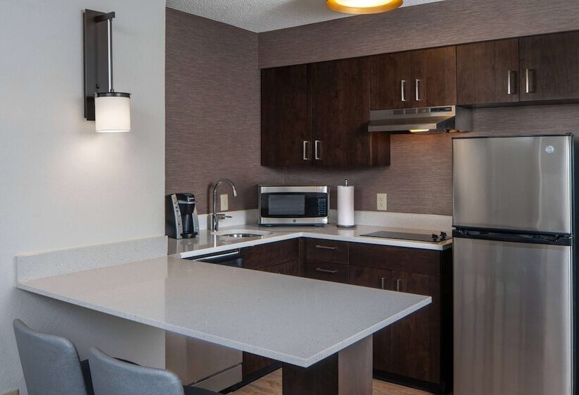 스위트, Sonesta Es Suites Fairfax Fair Lakes