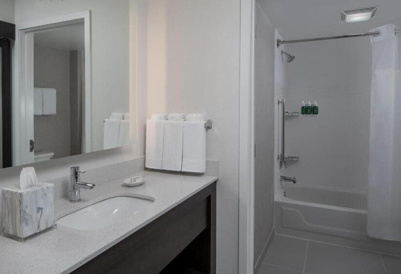 장애인을 위한 스위트, Sonesta Es Suites Fairfax Fair Lakes