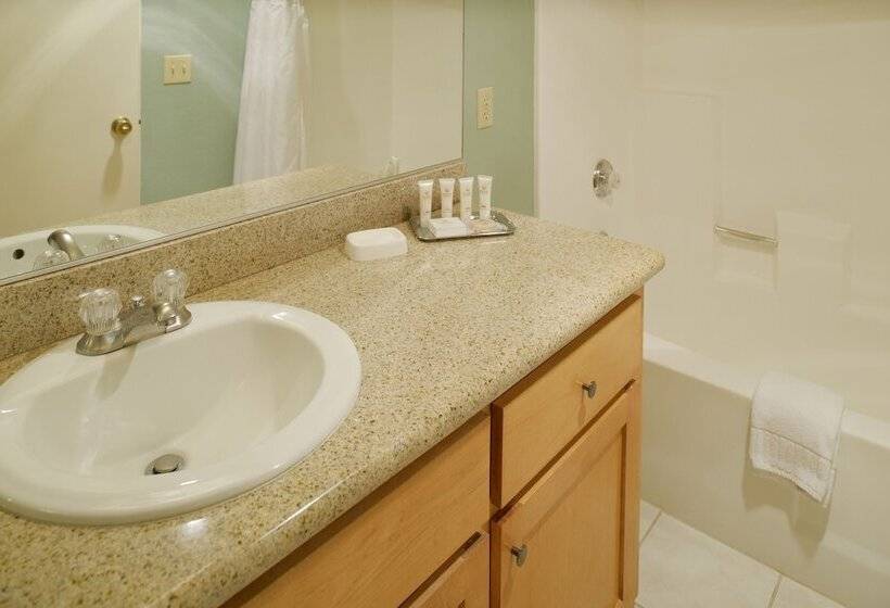 스탠다드 스튜디오, Riviera Oaks Resort