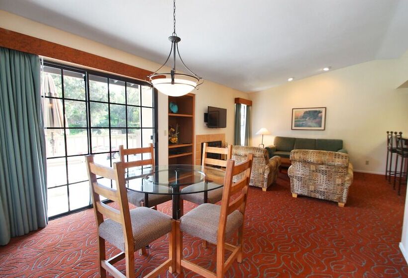 스탠다드 스튜디오, Riviera Oaks Resort