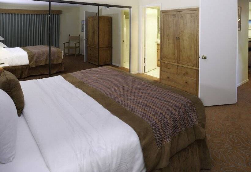 스탠다드 스튜디오, Riviera Oaks Resort