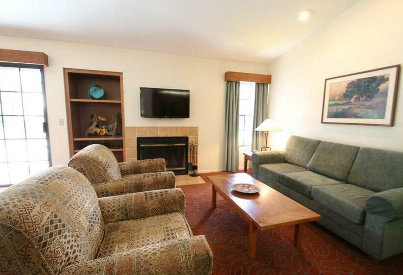 스탠다드 스튜디오, Riviera Oaks Resort