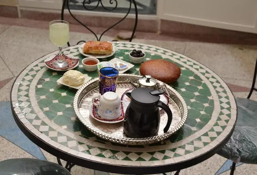 スタンダードルーム, Gite El Menzeh