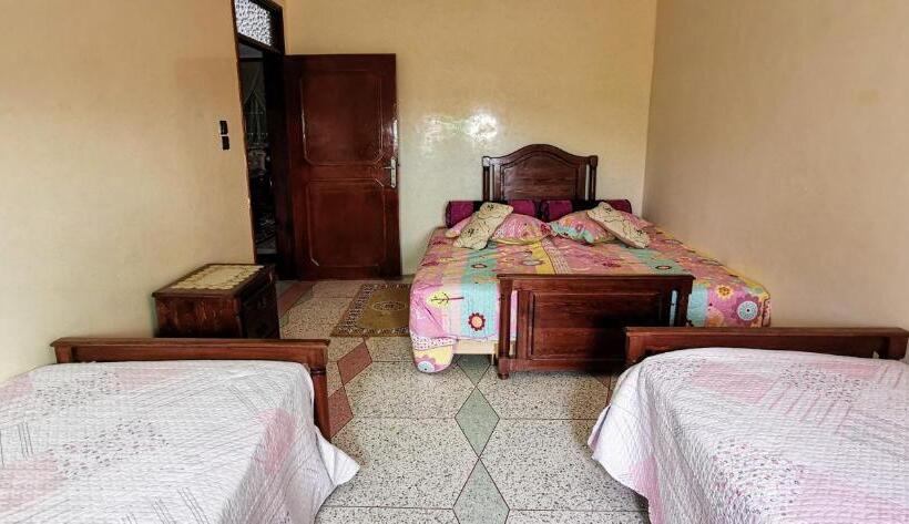 اتاق استاندارد سه نفره, Gite El Menzeh