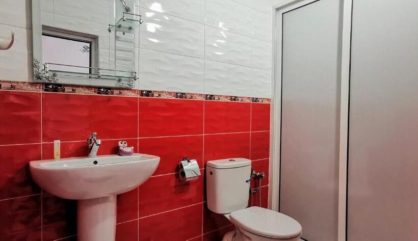 اتاق استاندارد سه نفره, Gite El Menzeh