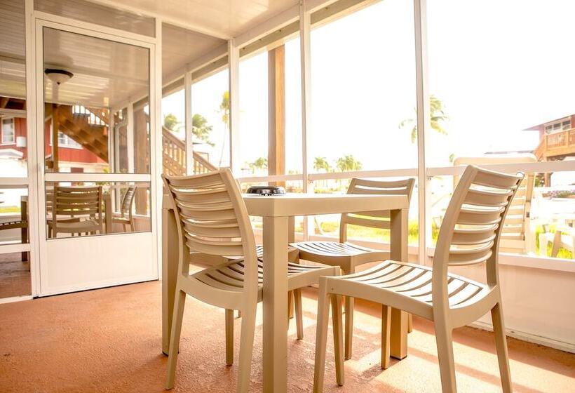 إستوديو قياسى, Ragged Edge Resort & Marina