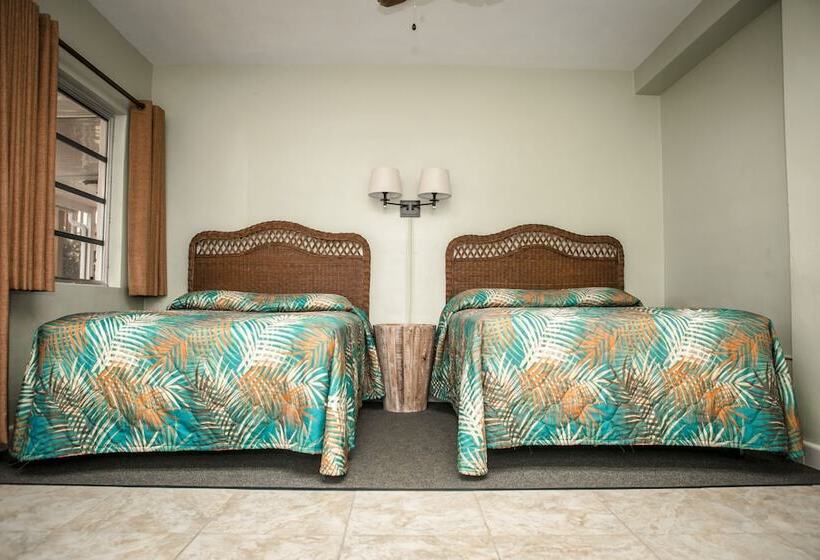 إستوديو قياسى, Ragged Edge Resort & Marina