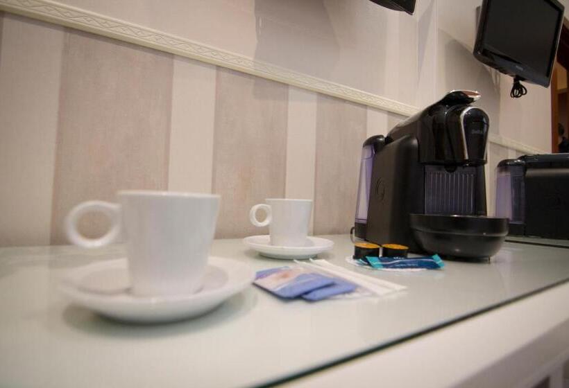 Номер Стандарт, Hostal Paris