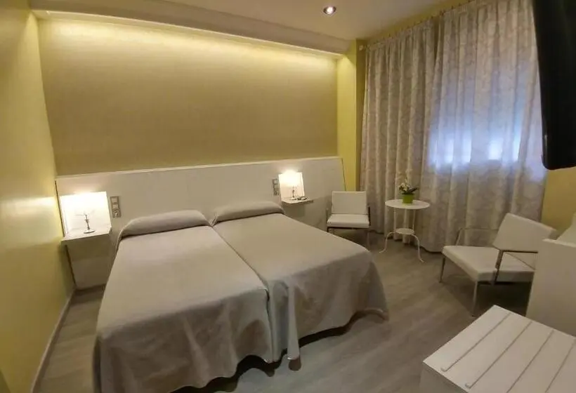 スーペリアールーム, Hostal Paris