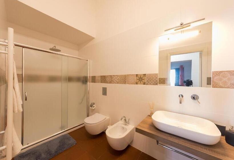 דירת חדר בקומת קרקע, Da Rinuccio