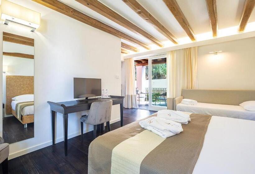 اتاق لوکس با بالکن, Raphael Hotel Arbatax