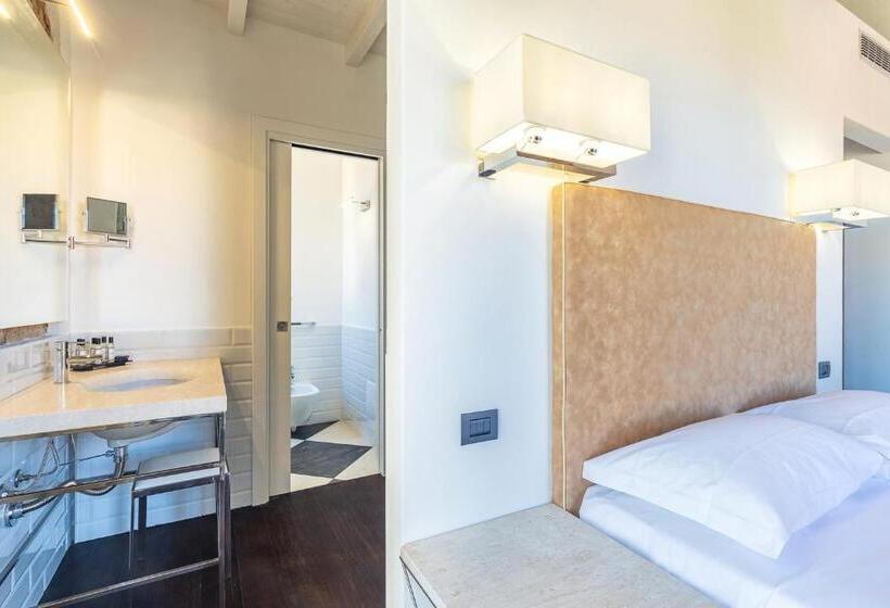 اتاق استاندارد با بالکن و چشمانداز دریا, Raphael Hotel Arbatax