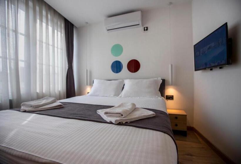 اتاق استاندارد, 4 Llulla