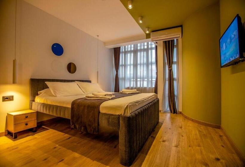 اتاق استاندارد, 4 Llulla