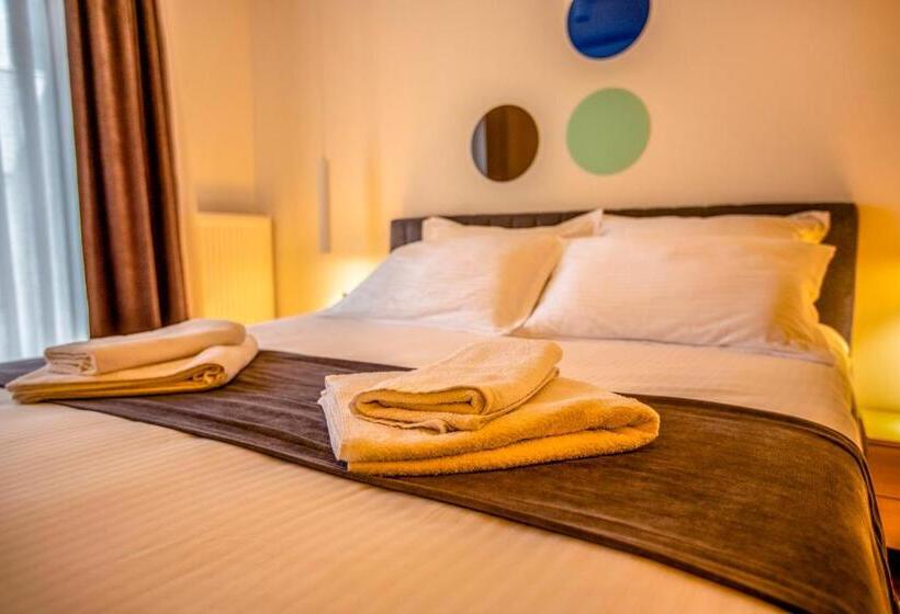 اتاق استاندارد, 4 Llulla