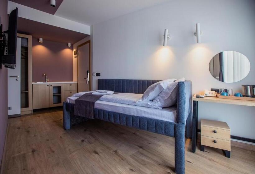 آپارتمان 1 خوابه, 4 Llulla