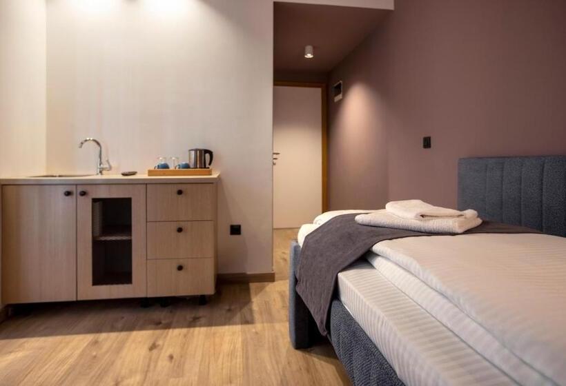 آپارتمان 1 خوابه, 4 Llulla