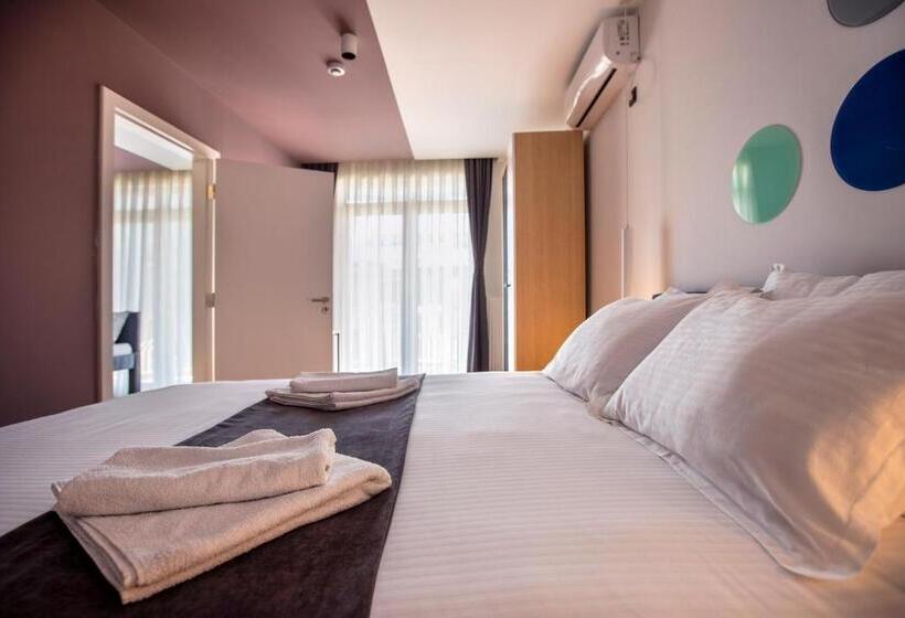 آپارتمان 1 خوابه, 4 Llulla