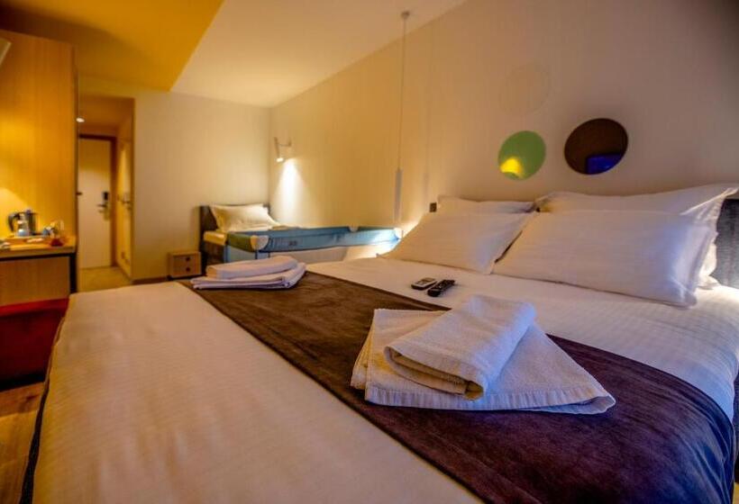 اتاق استاندارد سه تخته با بالکن, 4 Llulla