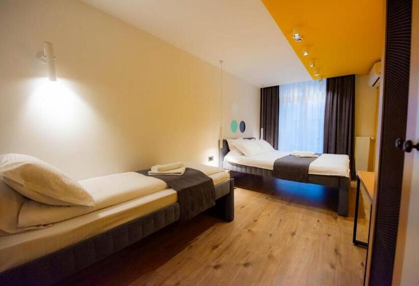 اتاق استاندارد سه نفره, 4 Llulla