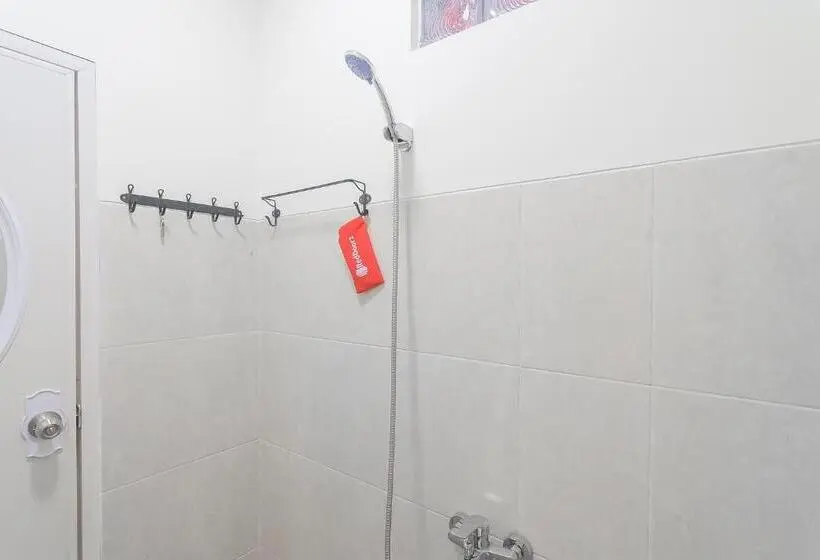 スタンダードルーム, Reddoorz Resort Syariah @ Batu Apung Purwakarta