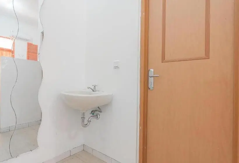 スタンダードルーム, Reddoorz Resort Syariah @ Batu Apung Purwakarta