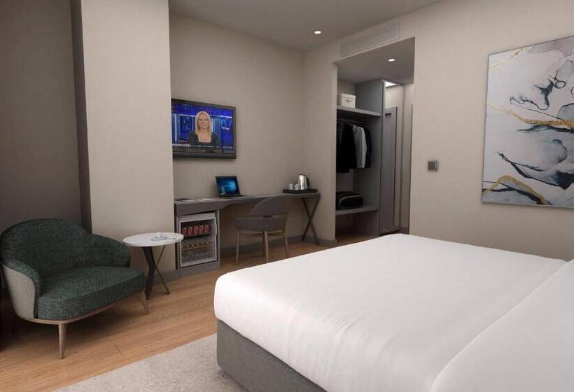 Deluxe Room King Size Bed