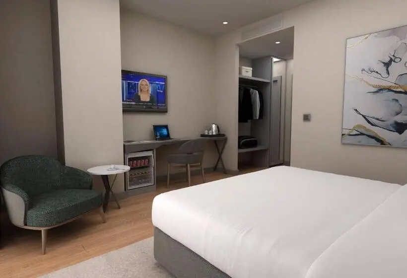 Deluxe Room King Size Bed
