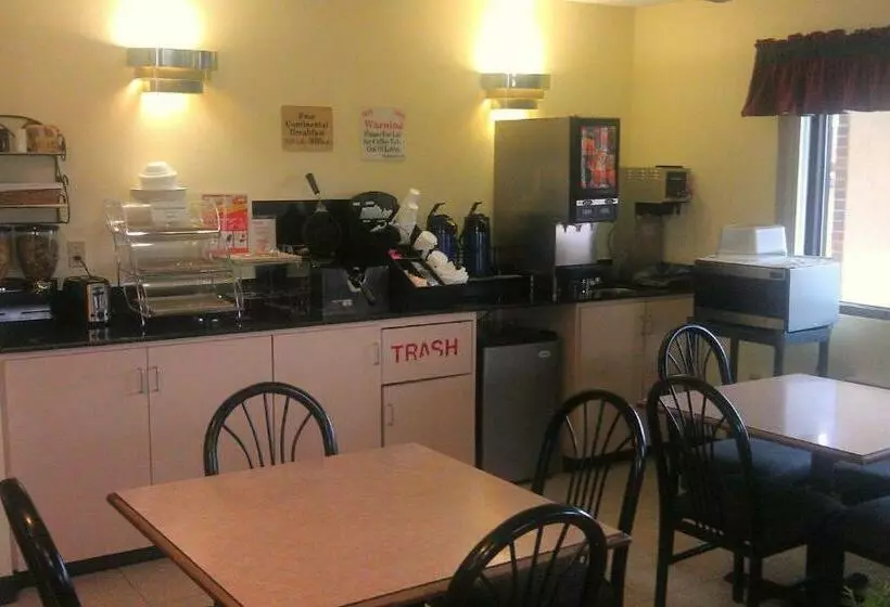 キングサイズベッドのスタンダードルーム, Guesthouse Inn Dothan