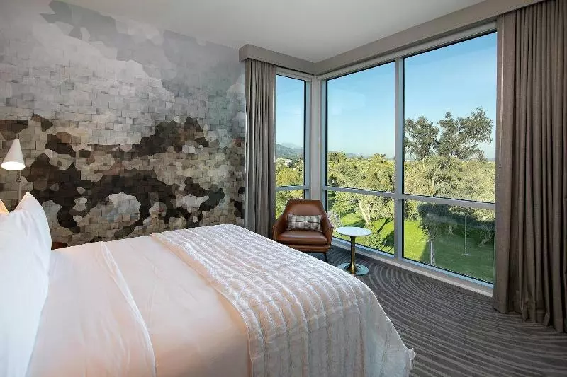 سوئیت با تخت بزرگ, Le Méridien Pasadena Arcadia