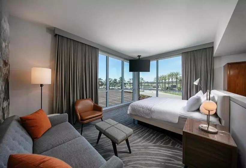 اتاق لوکس با تخت بزرگ, Le Méridien Pasadena Arcadia
