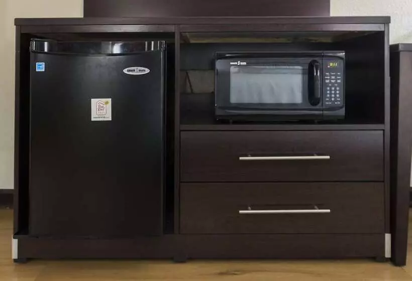 スイート, Red Roof Inn Plus+ & Suites Opelika