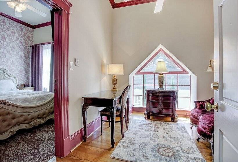 スイート, Sara's Inn On The Boulevard