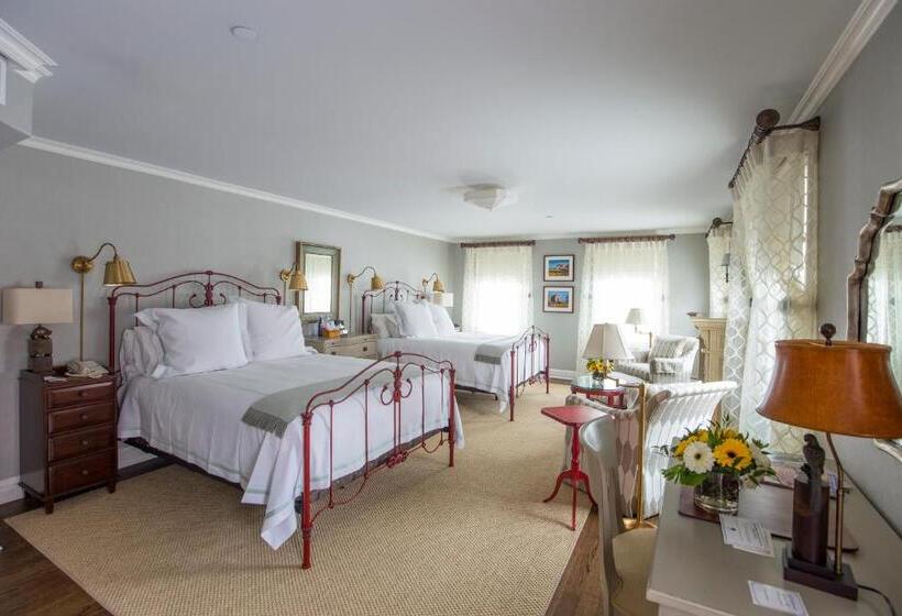 غرفة قياسية رباعية مزودة بشُرفة, Saybrook Point Resort & Marina