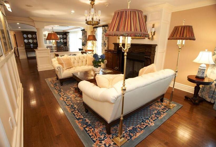 غرفة قياسية رباعية مطلة على الحديقة, Saybrook Point Resort & Marina