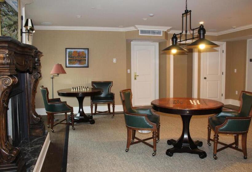 جناح مزود بتراس, Saybrook Point Resort & Marina