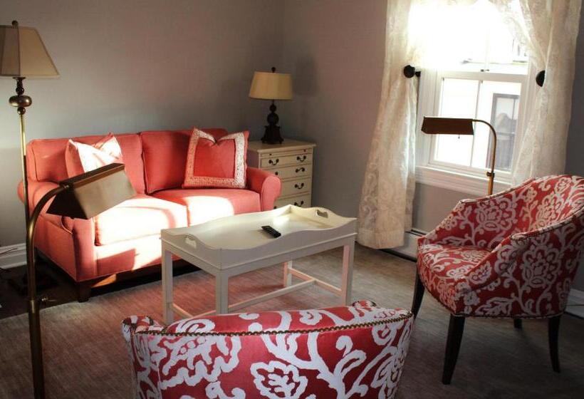 جناح مزود بتراس, Saybrook Point Resort & Marina