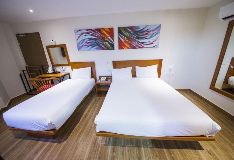 חדר משפחתי, The Point Boutique