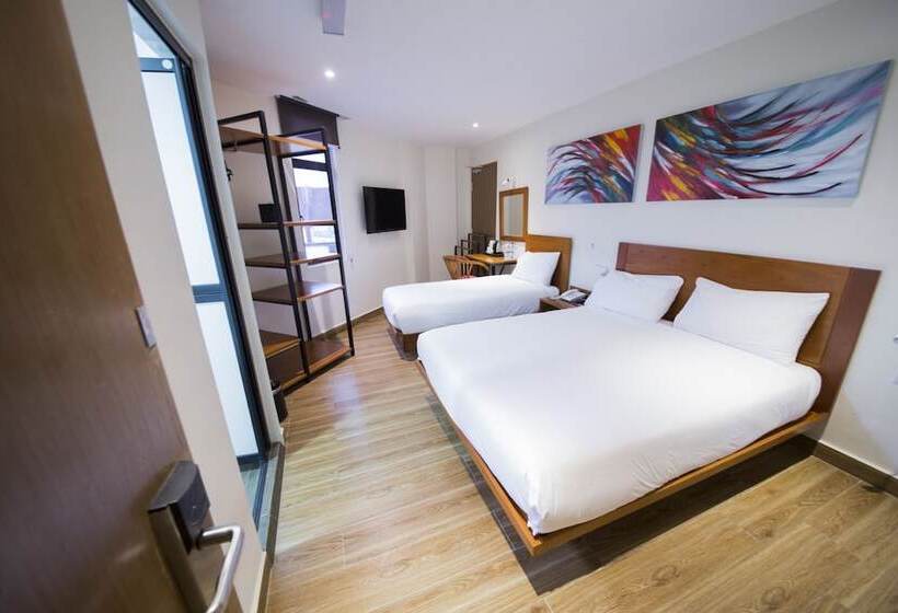 חדר משפחתי, The Point Boutique