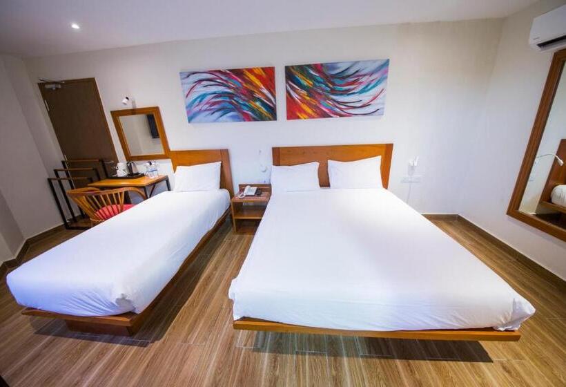 חדר משפחתי, The Point Boutique