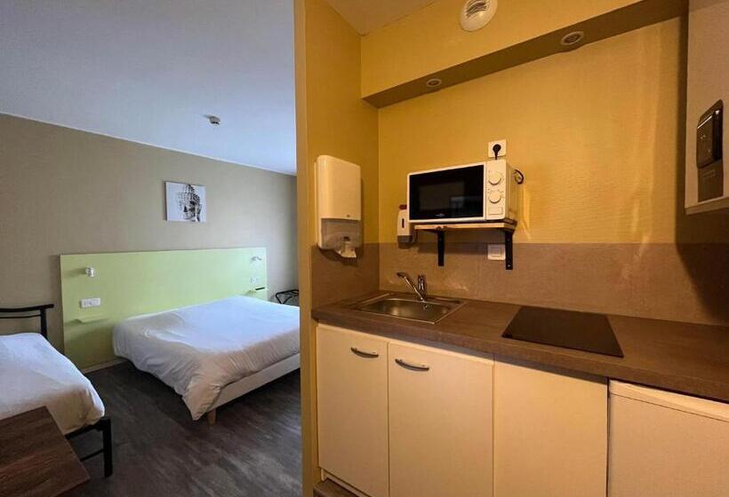 חדר סטנדרט לשלושה עם נוף לגינה, Hôtel Les Jardins Dunkerque Center