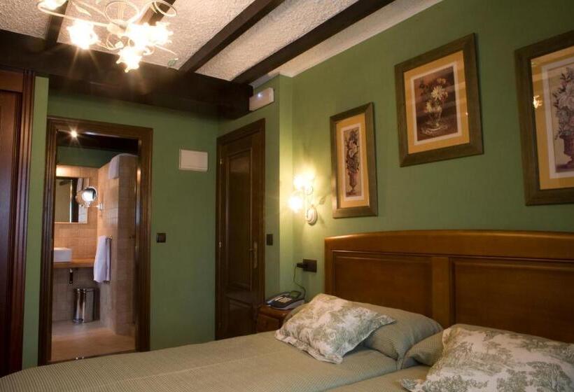 اتاق استاندارد سه نفره, El Foyu